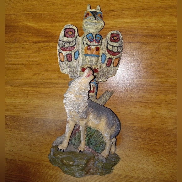 Vintage Wolf and Totem Pole Figurine 9in - Picture 10 of 15